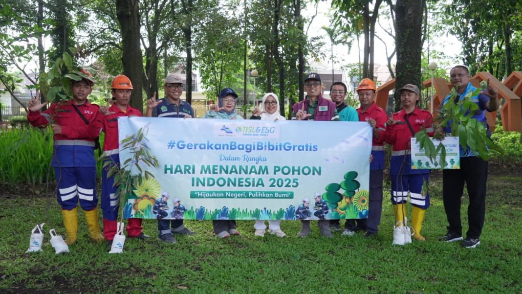 PJT I Bagikan 550 Bibit Pohon di CFD Ijen Malang